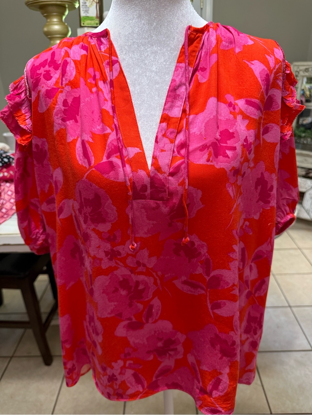 Olivaceous Fuchsia Pink Floral Ruffle Sleeve V-Neck Blouse size Large - Picture 2 of 7